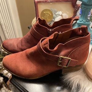 Lucky 🍀 brand leather booties